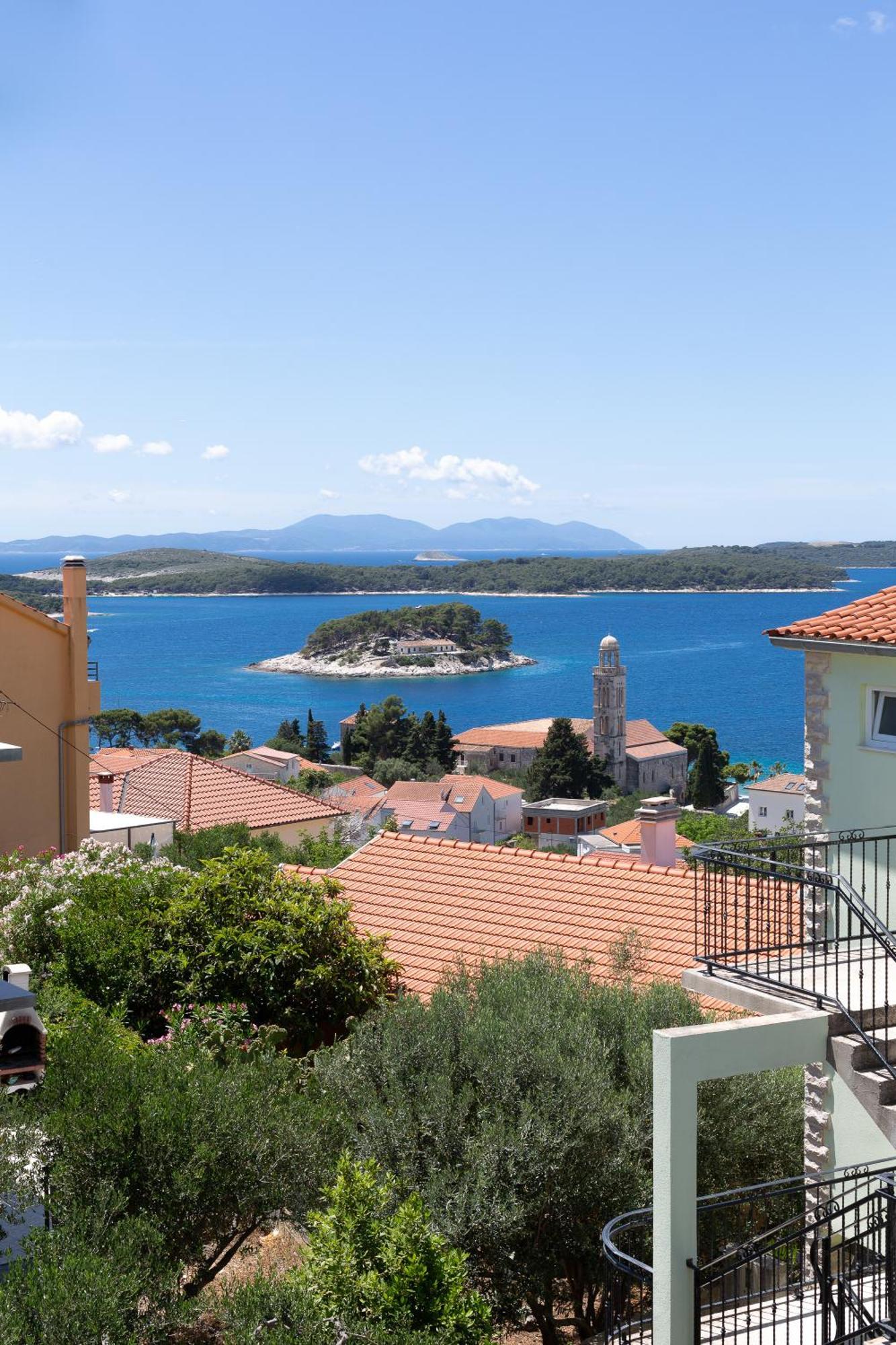 Jakic 2 * Hvar Town